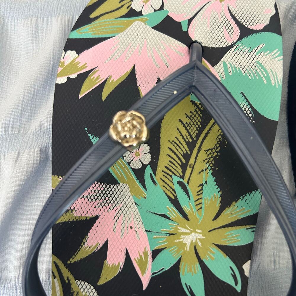 Women’s Floral Flip Flops Black Tropical Print Gold Flower Accent Sandals Size 9